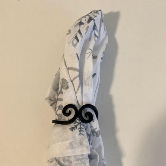 NWT Cast Iron Scroll Napkin Rings - Picture 1 of 7